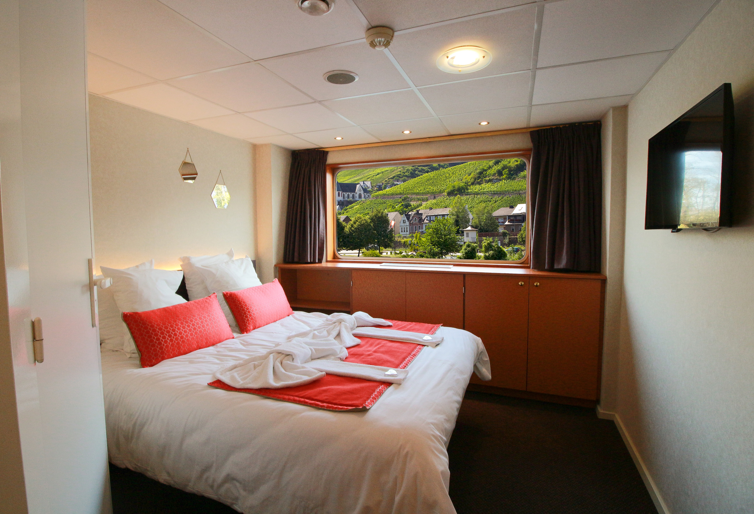CroisiEurope MS Europe Cabin 9.jpg